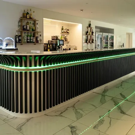 6717 Nature & Le Clos Des Delices ホテル 4*