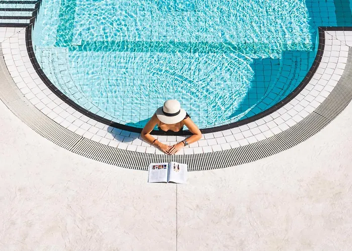 6717 Nature & Le Clos Des Delices Hotel 4*